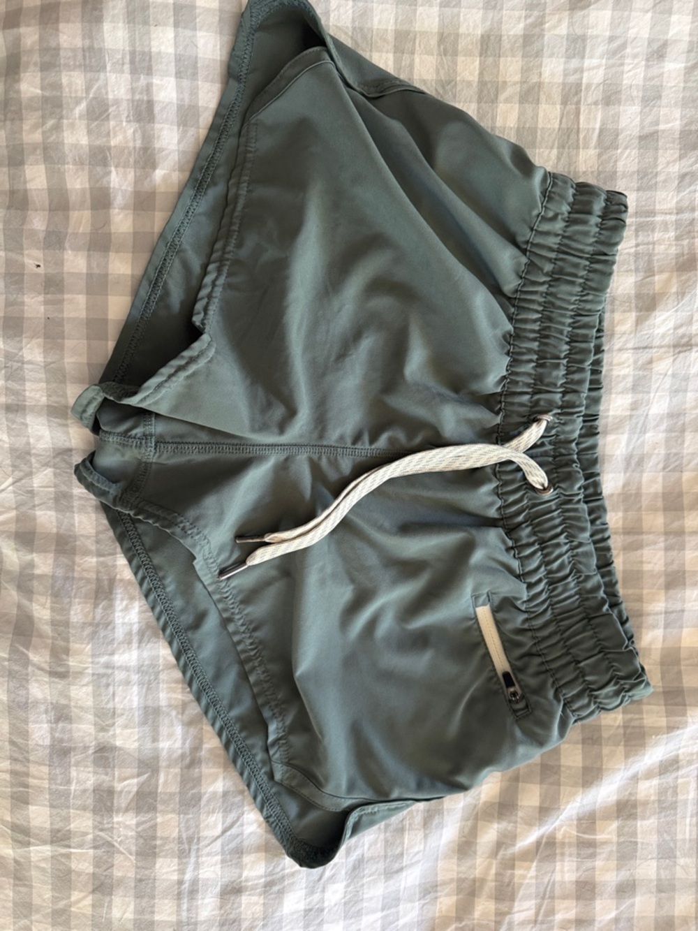 Vuori Clementine 2.5” shorts small